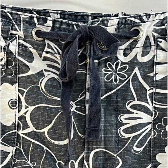 GLORIA VANDERBILT Vintage RETRO tropical floral capris in gray & white SZ 10 - Picture 6 of 13